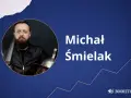 Michał Śmielak, autor książek, prezentuje się w zbroi gladiatora. Kolejność jego publikacji czeka na odkrycie.
