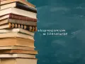 Stos książek obok napisu "ekspresjonizm w literaturze" na tle tablicy.