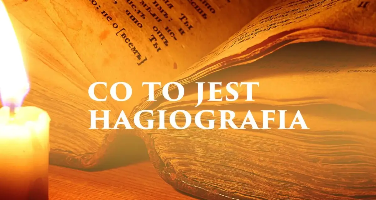 Płonąca świeca oświetla stare księgi, na których widnieje napis "Co to jest hagiografia?".