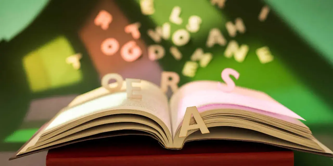 Otwarta księga, z której wylatują litery. Co to za magia słów?