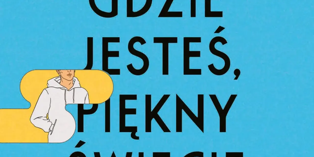 Chłopak w bluzie z kapturem pyta: Gdzie jesteś, piękny świecie? Tytuł książki na niebieskim tle.