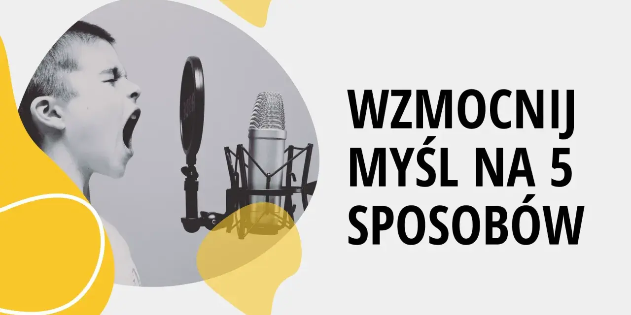 Chłopiec krzyczy do mikrofonu. Jak rozwijać retorykę co to? Wzmocnij myśl na 5 sposobów.