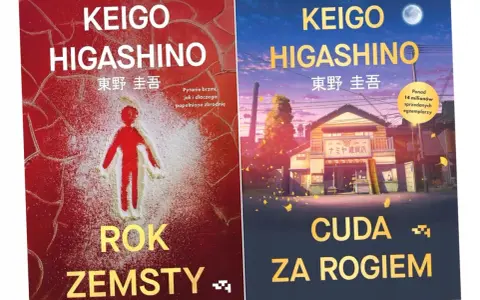 Okładki książek Keigo Higashino. Po lewej "Rok Zemsty" z sylwetką w mące, po prawej "Cuda za rogiem" z widokiem na sklep.