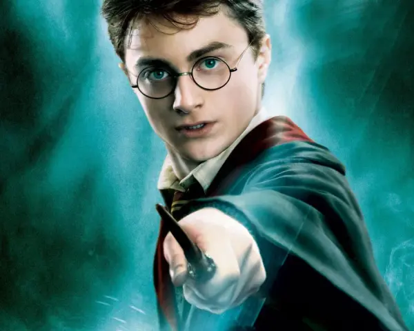 Harry Potter z różdżką, gotowy do walki. To jak fanfik, co to, opowieść stworzona przez fanów.