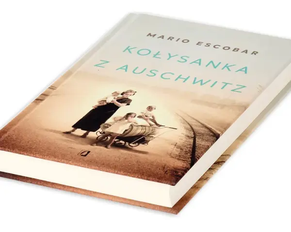 Okładka książki "Kołysanka z Auschwitz" Mario Escobara. Wzruszająca literatura wojenna, która porusza serca.