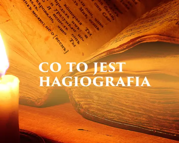 Płonąca świeca oświetla stare księgi, na których widnieje napis "Co to jest hagiografia?".