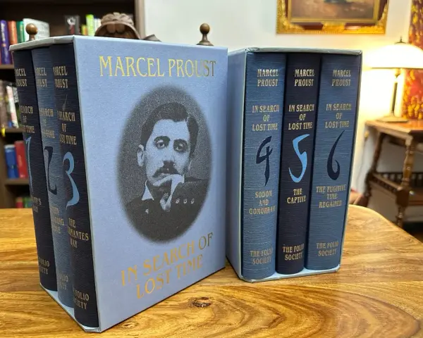 Zestaw książek Marcela Prousta "W poszukiwaniu straconego czasu" od Folio Society.