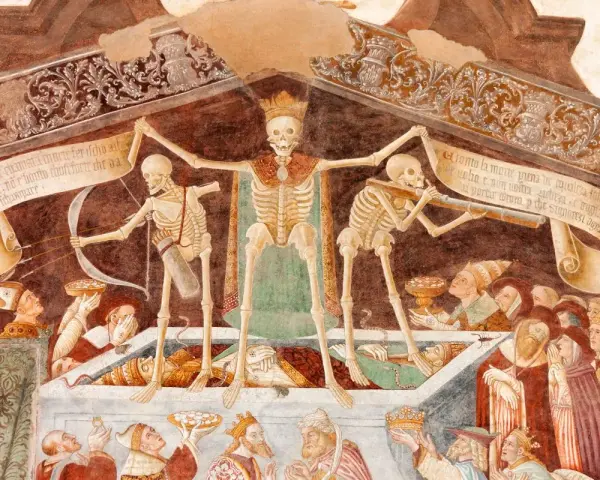 Trzy szkielety, symbolizujące uniwersalizm śmierci, strzelają z łuków i dmuchają w trąbki do ludzi z różnych stanów.