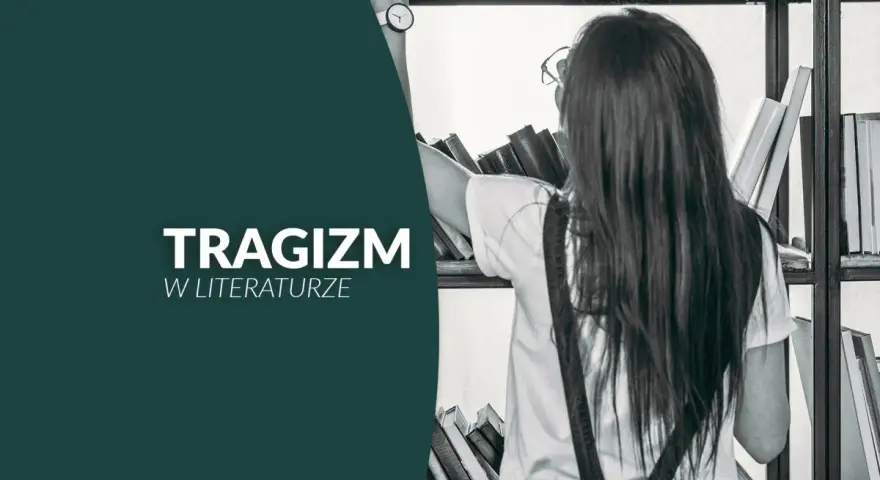 Dziewczyna w okularach szuka książki na półce. Napis "Tragizm w literaturze" sugeruje, że szuka odpowiedzi na pytanie: tragizm co to.