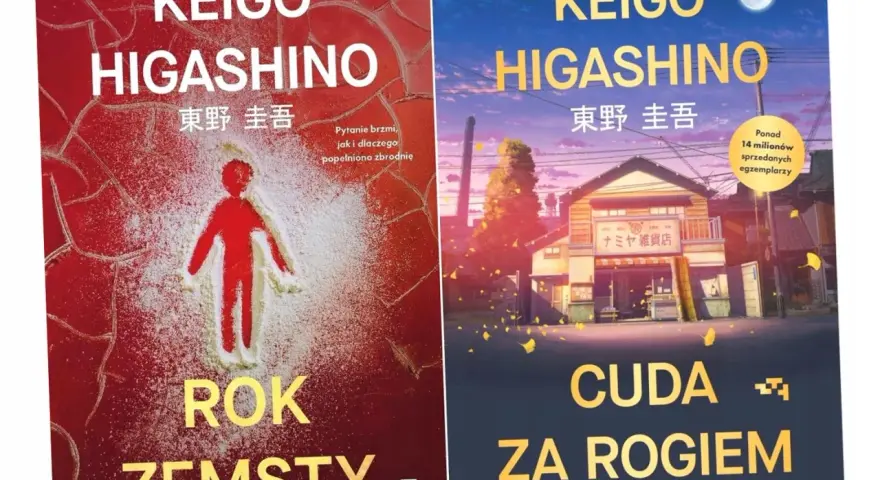 Okładki książek Keigo Higashino. Po lewej "Rok Zemsty" z sylwetką w mące, po prawej "Cuda za rogiem" z widokiem na sklep.