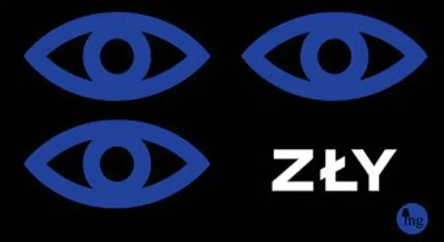 Trzy niebieskie oczy patrzą z mroku. Obok napis "ZŁY", jakby zły Leopold Tyrmand patrzył na ciebie.